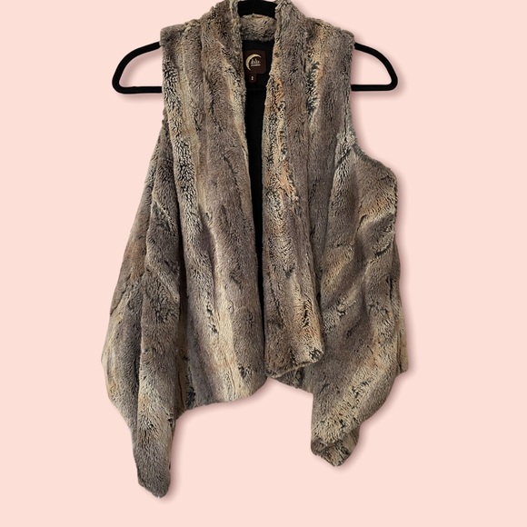 Faux Fur Vest in Brown by Blu Moon - Picture 10 of 12